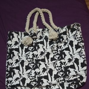 NWOT Large Black And White Tote Bag With Rope Handle and Magnetoc Closure
